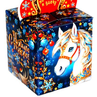 Сладкий новогодний подарок в картонной упаковке весом 300 грамм